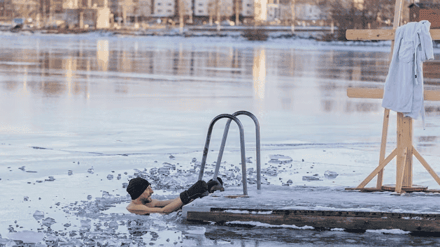 Eisbaden richtig aufwärmen nach Kältebad